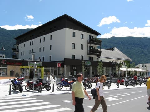 Alp Hotel, Front of property