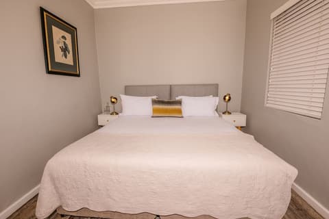 Corner House Residence, Room