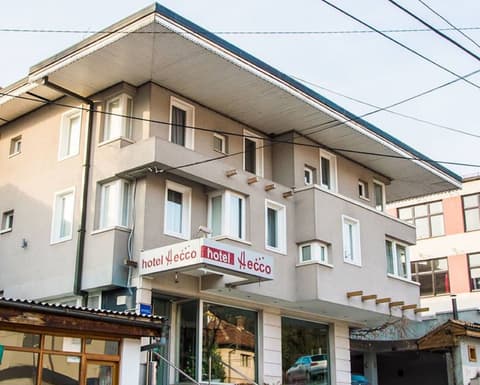 Hecco Hotel, Property grounds