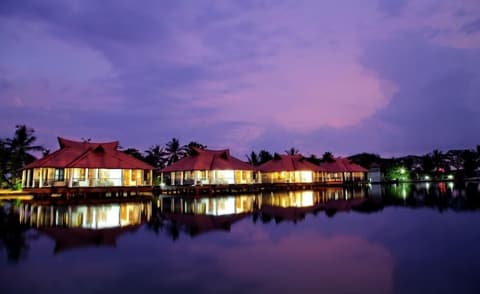 Sterling Lake Palace Alleppey