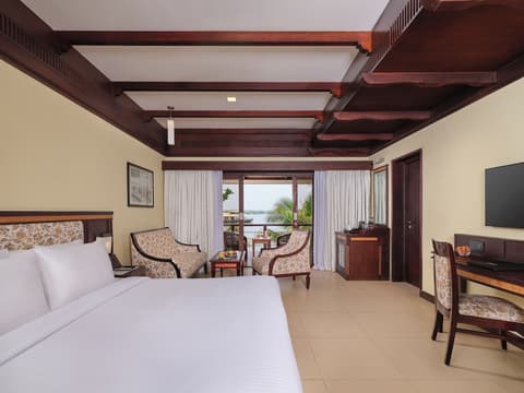 Sterling Lake Palace Alleppey