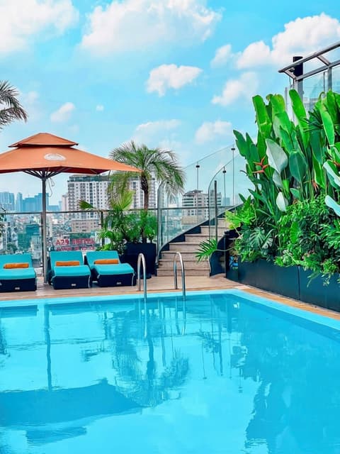 Happy Life Grand Hotel & Sky Bar