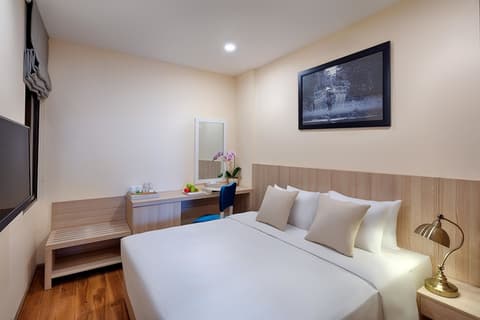 Happy Life Grand Hotel & Sky Bar