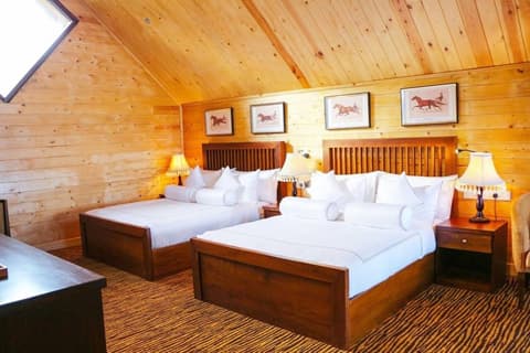 The Golden Ridge Hotel, Room