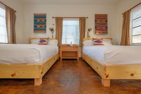 Antelope Lodge, Room