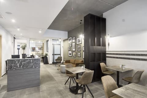 Mr. Todd Hotel, Reception