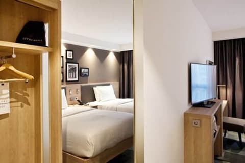 Hampton by Hilton Berlin City East Side Gallery