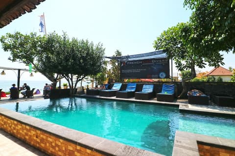 Puri Nusa Beach Hotel