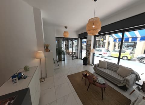 Tins Athens, Reception