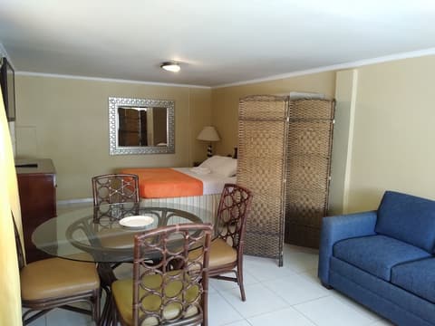 Maria Mulata Apartments, Room