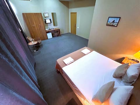 The Family Hotel - Massage, Room