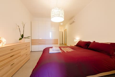 Seaview Apart IN Fort Cambridge With Pool, Room