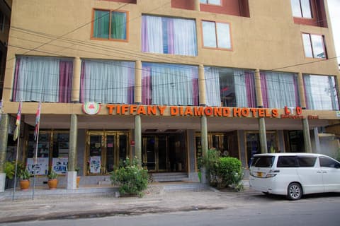 Tiffany Diamond Hotels, Front of property