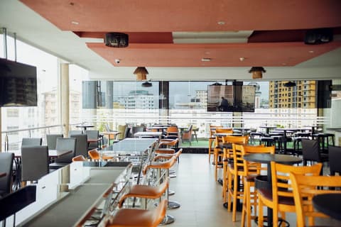 Tiffany Diamond Hotels, Restaurant