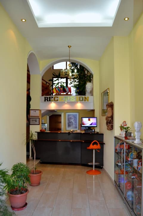 Hotel Kruja, Reception