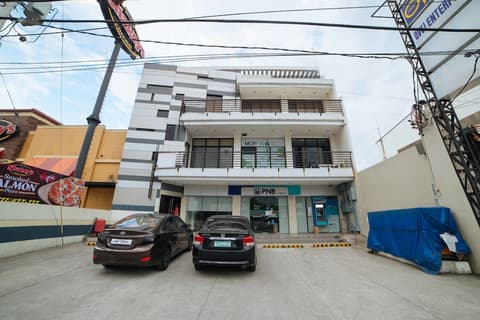 RedDoorz near Angeles University Foundation