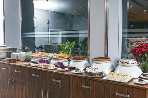 Pebbles Resort, Restaurant