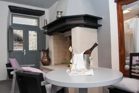 Houses of Motovun, Room