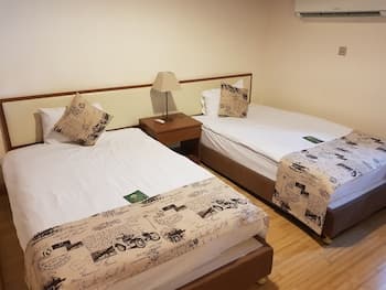 Le Chateau Lambousa Hotel