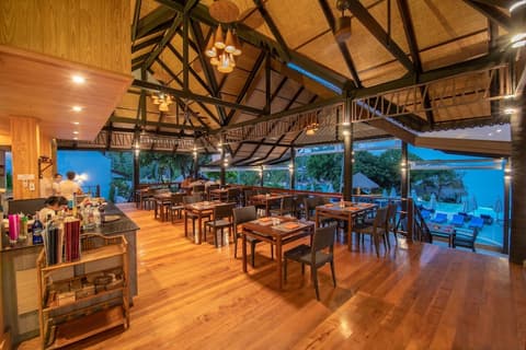 Coral Cliff Beach Resort Samui, Restaurant
