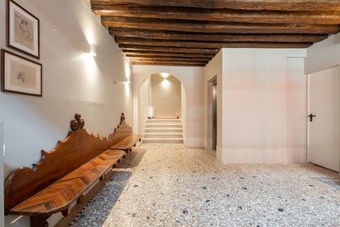 Hotel Palazzo Martinelli Dolfin, Interior entrance