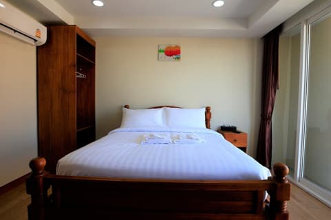 Royale 8 Ville, Room