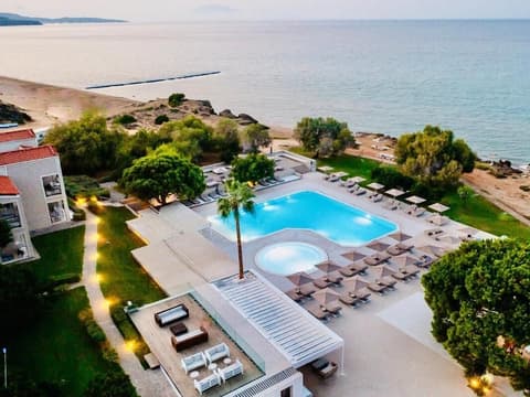 The Bay Hotel & Suites