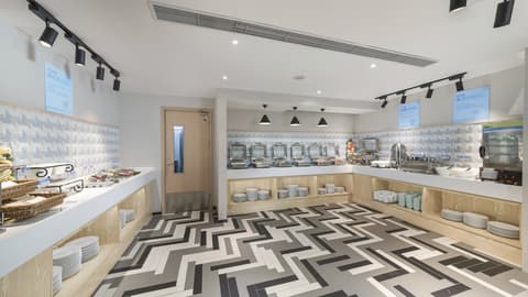 Holiday Inn Express Shanghai Gubei by IHG, Breakfast meal