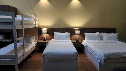 Boulder Valley, Room