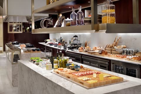 Address Sky View, Downtown Dubai, Breakfast area