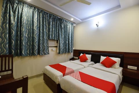 OYO 3311 Hotel Apple 9
