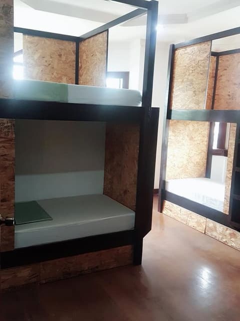 Spinning Cat Hostel - Adults Only