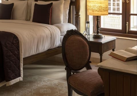 The Postcard Cuelim, Room