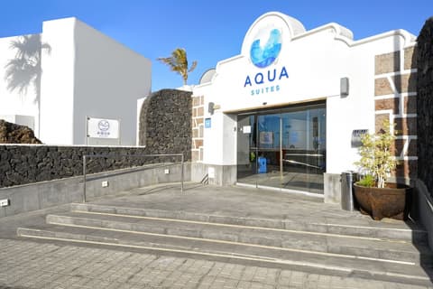 Aqua Suites, Exterior