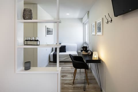 JR Studios & Suites, Room