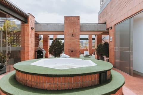 Travelers Orange Suites