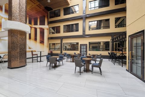 Hotel Montreal Metropolitan, an Ascend Collection Hotel