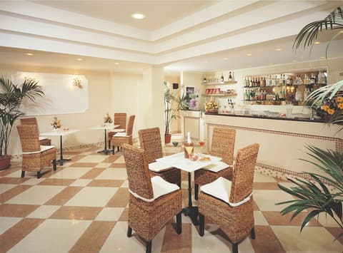 Hotel & Residence Continental, Bar (on property)