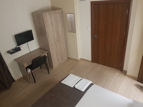 Twain Apart & Rooms