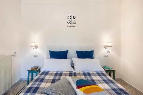 Relais il Chiostro Historic Courtyard and Panoramic Terrace near Sorrento