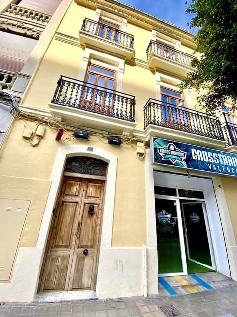 BirdHouse Valencia, Front of property