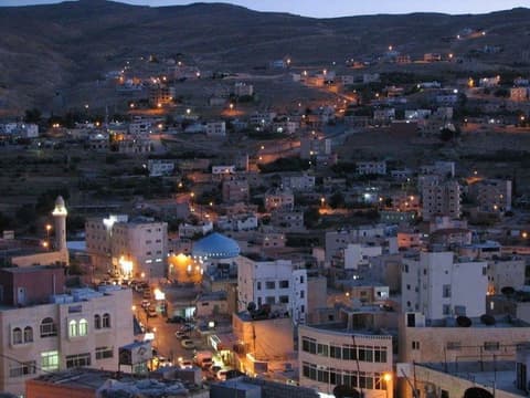 Petra Capsule Hostel