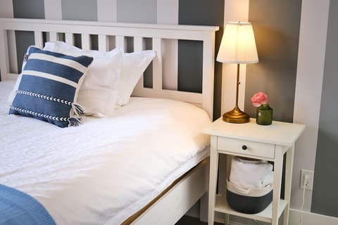 Vancouver West Cozy Retreat by Host Launch