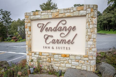 Vendange Carmel Inn & Suites