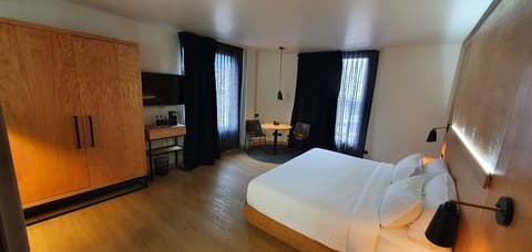 Auténtico Monterrey, Room