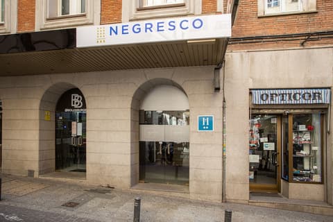 Negresco Gran Vía, Front of property