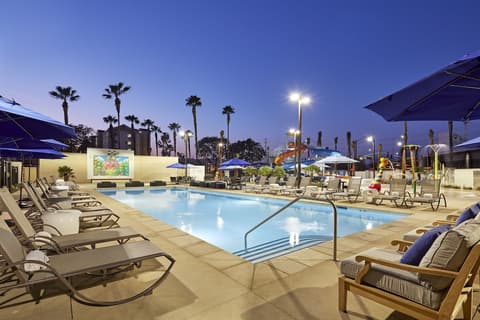 Anaheim Resort Suites, Pool