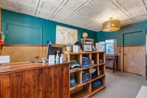 Duck Creek Village Inn, Reception