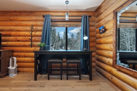 Duck Creek Village Inn