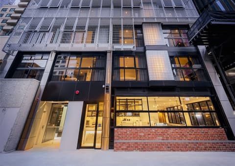 Brady Hotels Jones Lane, Front of property